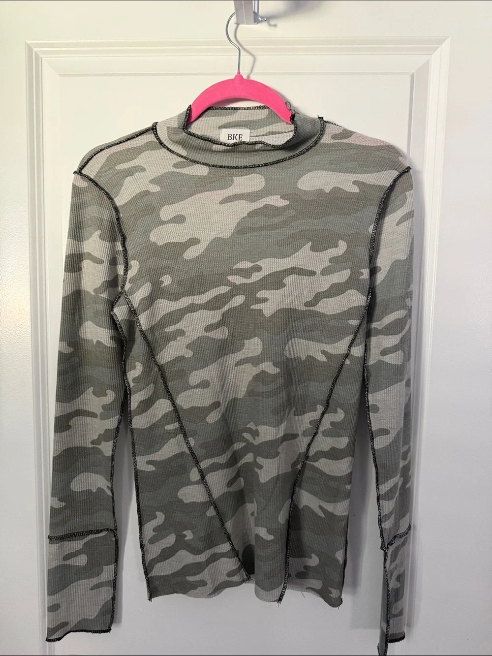 BKE Women’s Olive and Light Gray Camo Crewneck Top